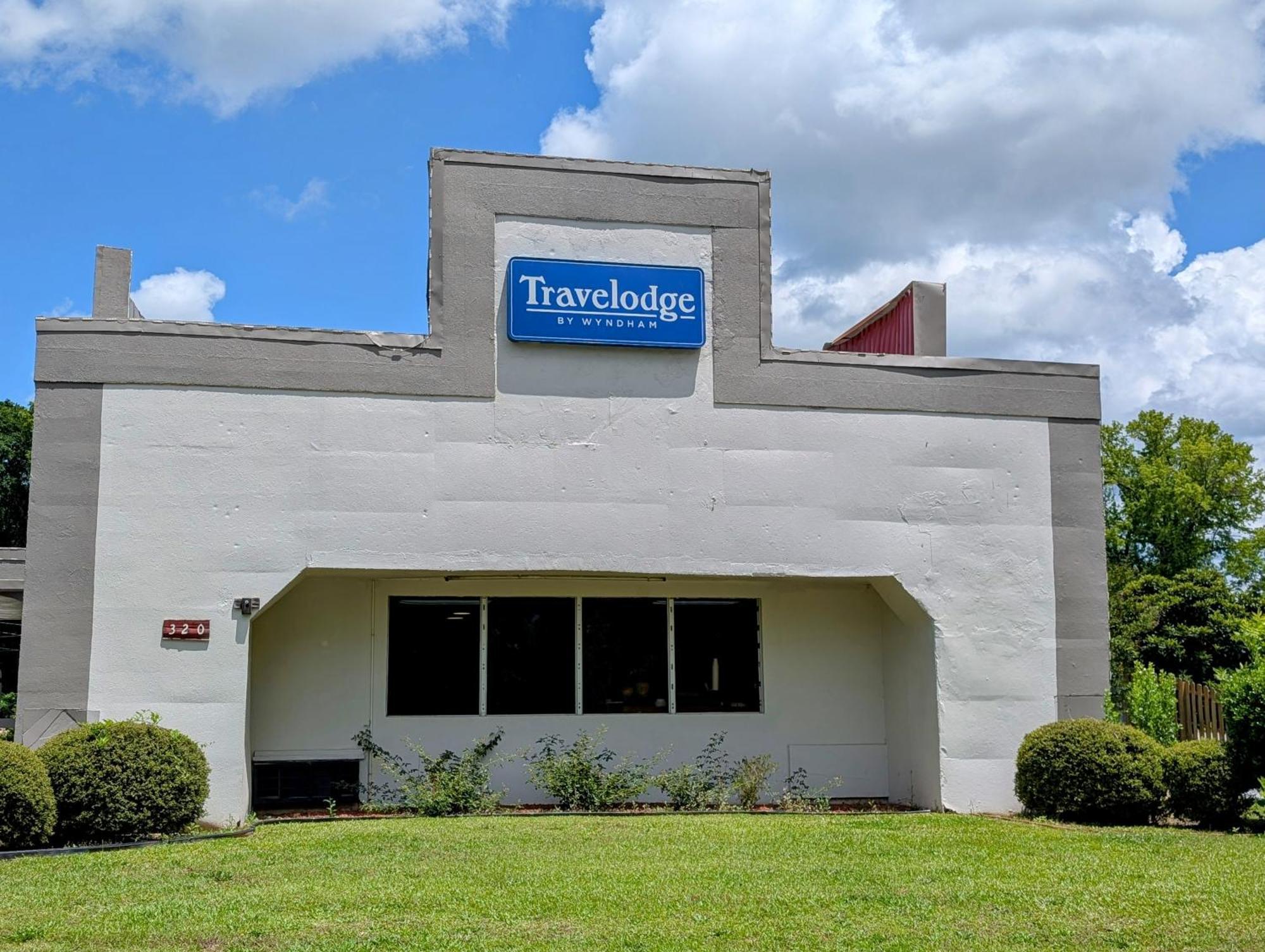 Travelodge By Wyndham Форсайт Екстериор снимка